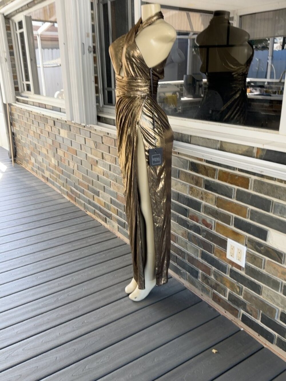 vestido largo dorado/bronze metálico , muy elegante: